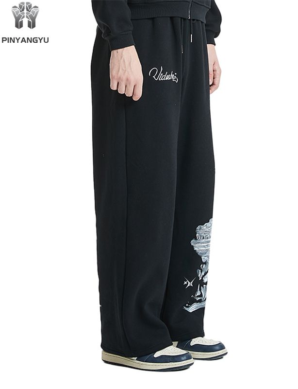 洗い加工を施した通気性の良いゆったりストレートパンツ