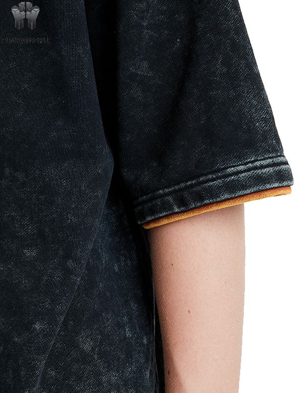 ダメージウォッシュとパッチワークデザインのTシャツ